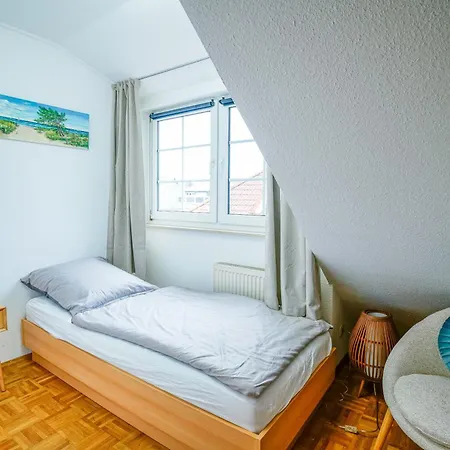 Seewind, Schulstrasse 11 *