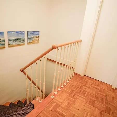 Seewind, Schulstrasse 11 *